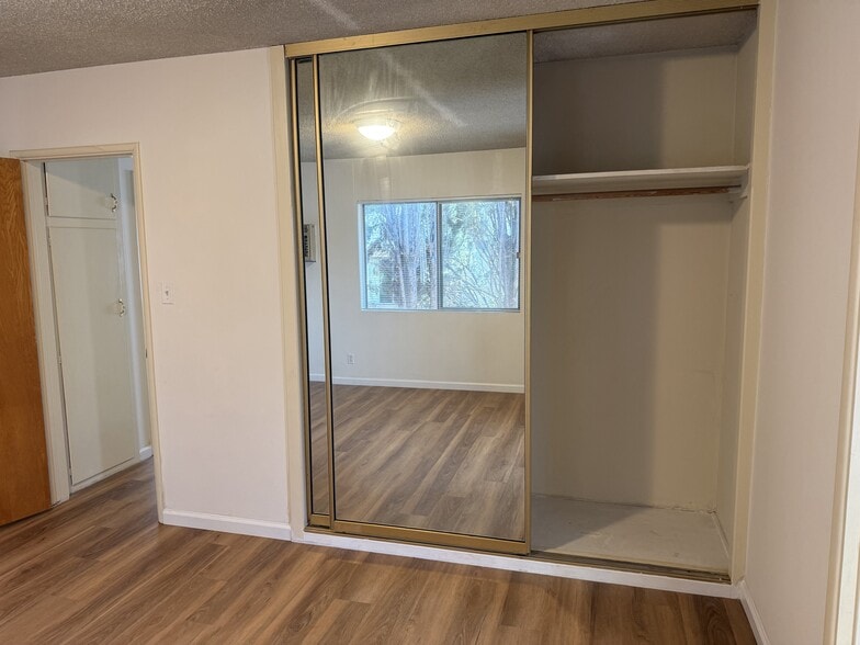 Building Photo - 330 E Fairview Ave