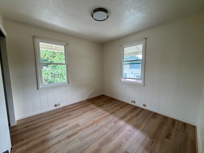 Building Photo - Island Living in the Heart of Waikiki – 2 Bed, 1 Bath with Parking!