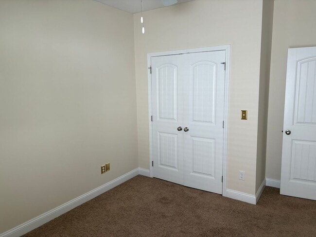 Building Photo - 292 Clearwater Dr