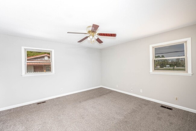 Building Photo - Move in Ready!!3 Bedroom 2 Bath Home in Lee County--Move in Special!!