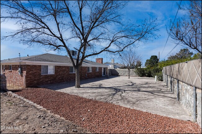 Building Photo - 8617 Darlina Dr