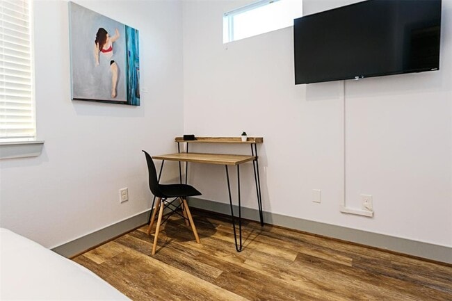 Building Photo - 4303 Chester St