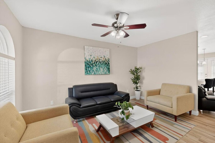 Building Photo - 136 Yorkshire Dr