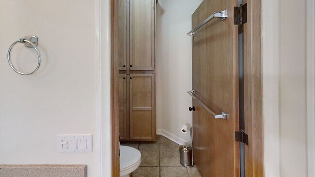 Building Photo - Spacious Single Story 3-Bedroom Home Beaut...