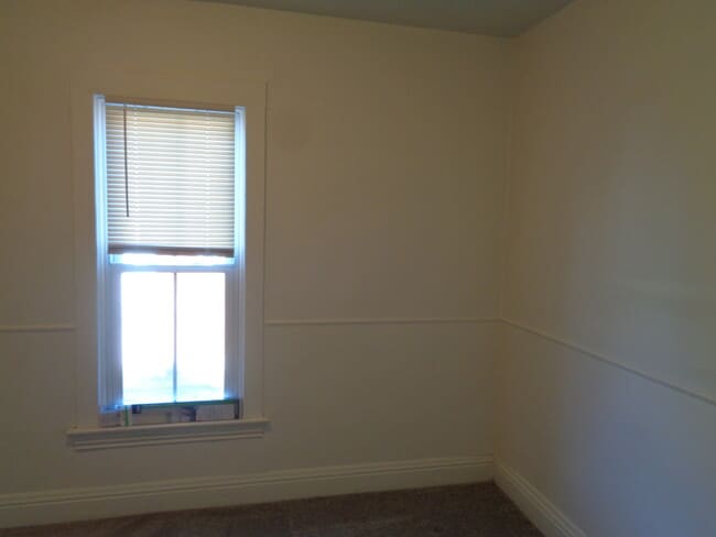 Building Photo - 424 E Prairie St