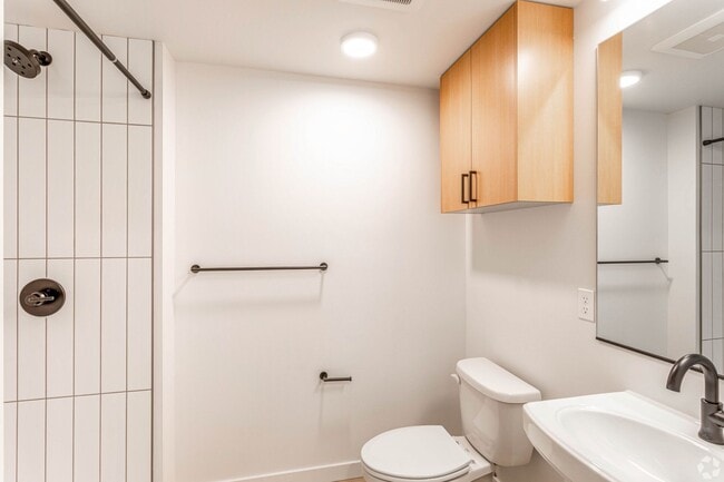 Interior Photo - Alloy