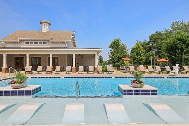 Building Photo - The Drake