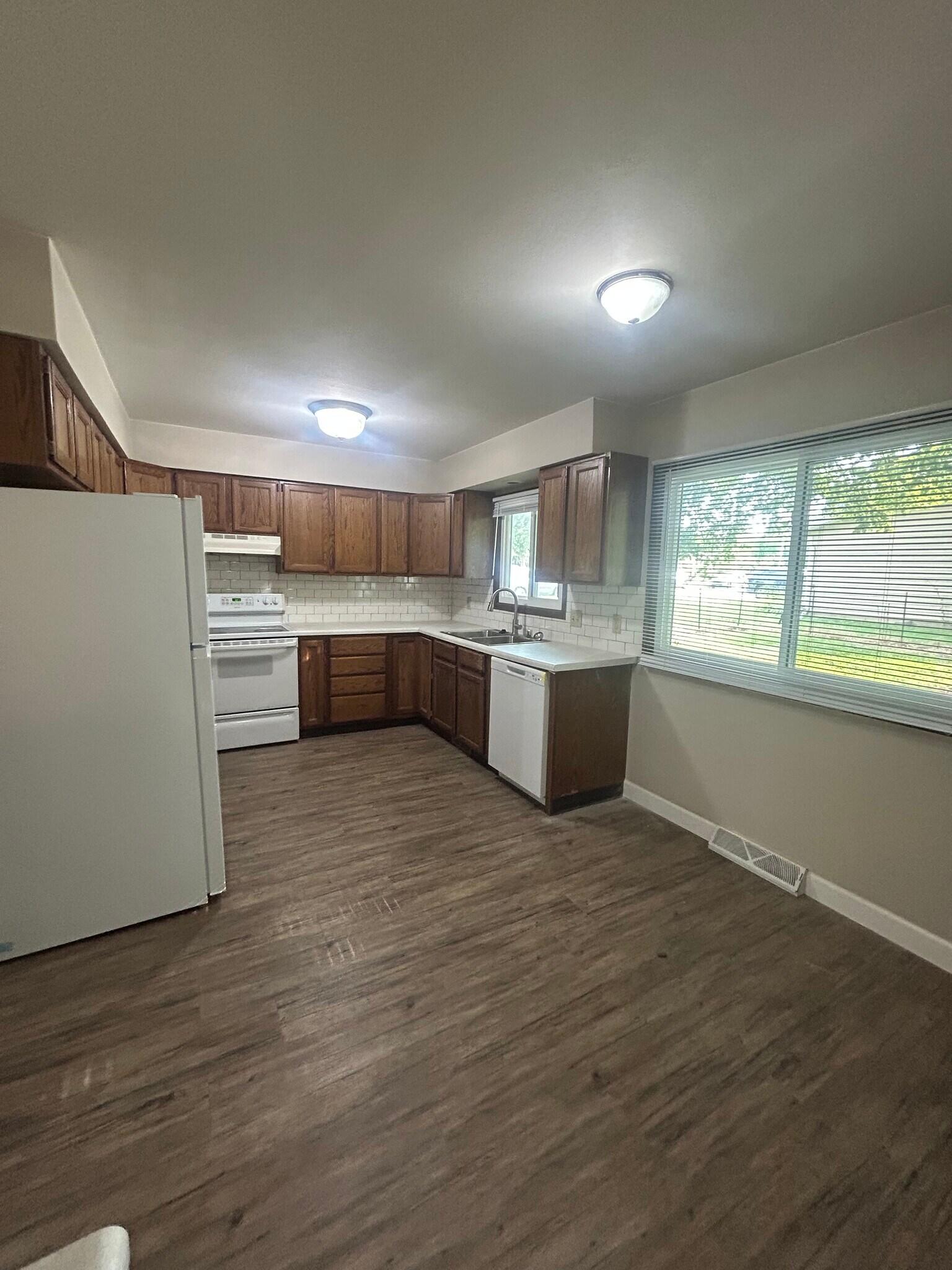 Kitchen - 3001 Churchill Dr