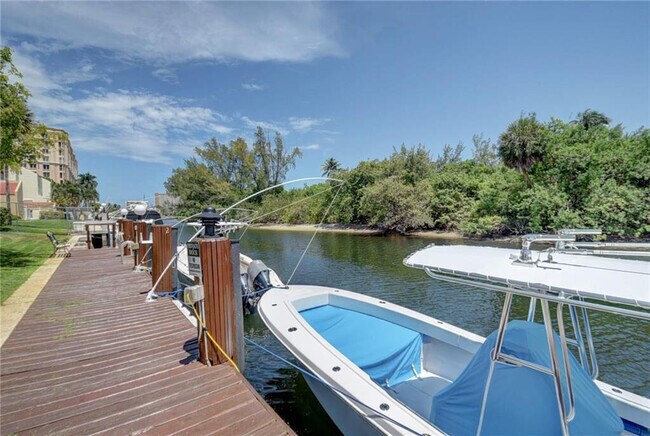 Building Photo - 1340 NE 28th Ave