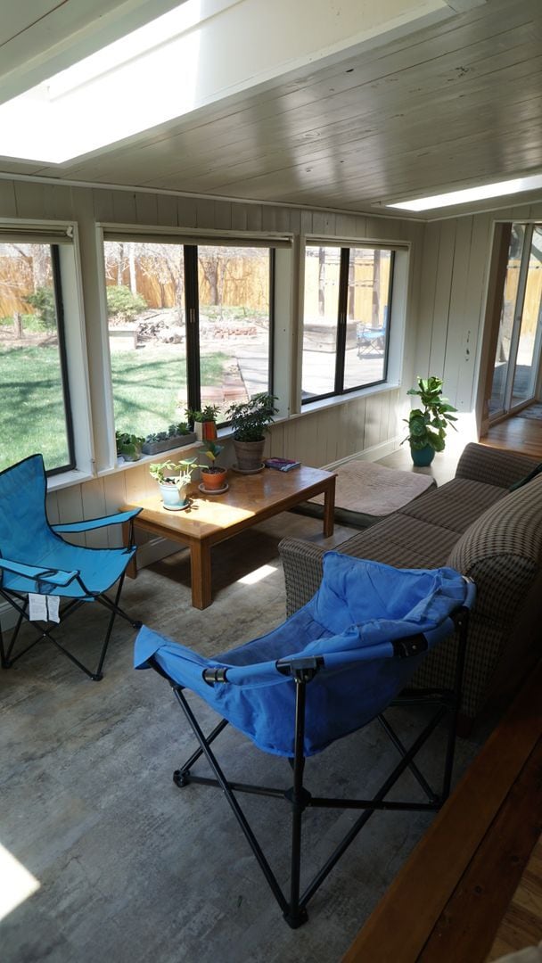 Building Photo - Charming 4 Bed, 2.5 Bath House Half Block ...