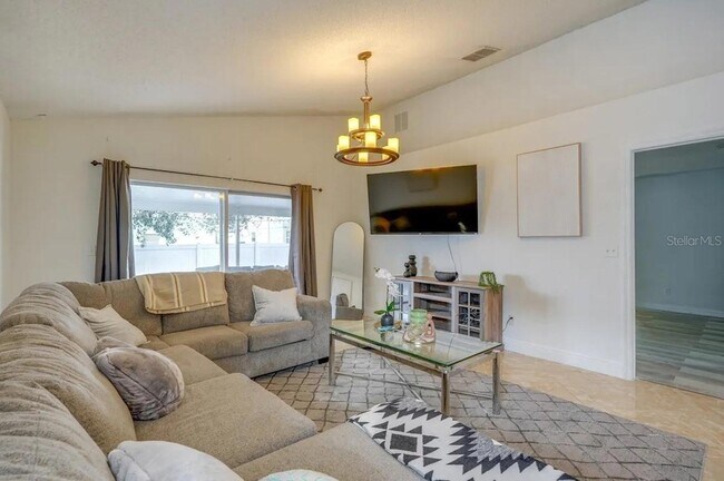 Building Photo - 739 Delancey Dr