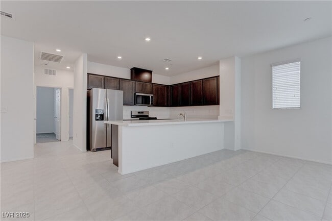 Building Photo - 618 Bellus Pl