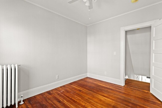 Building Photo - 22 Lewis St