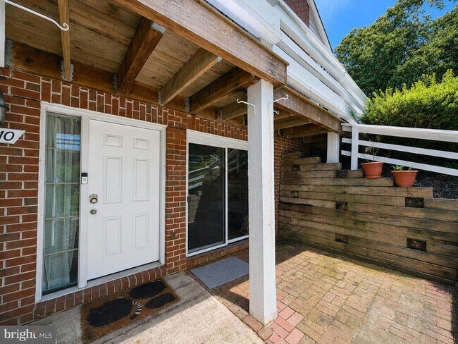 Building Photo - 11150 Beaver Trail Ct
