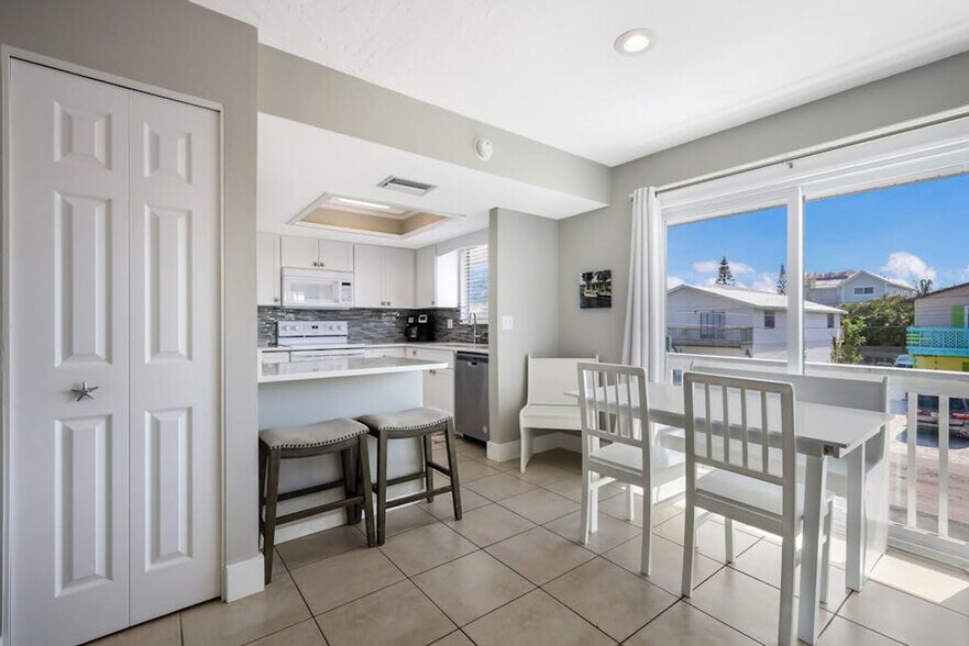 Building Photo - 2515 Avenue B