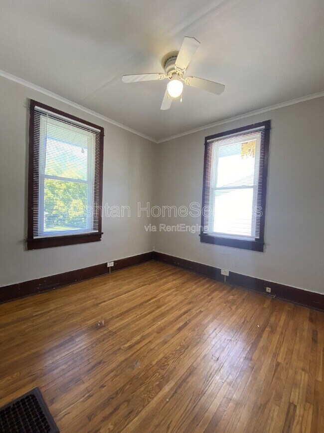 Building Photo - 522 W Murray St