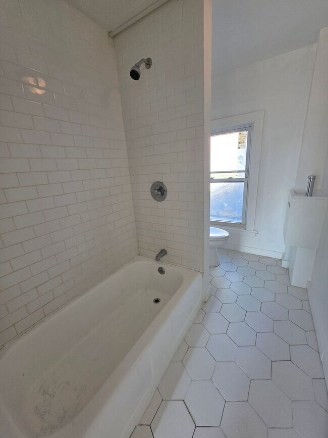 Building Photo - 47 Elmendorf St