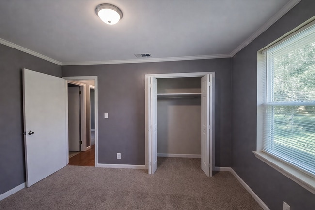 Building Photo - $1325.00 3 Bedroom 1 Bath Ranch Home