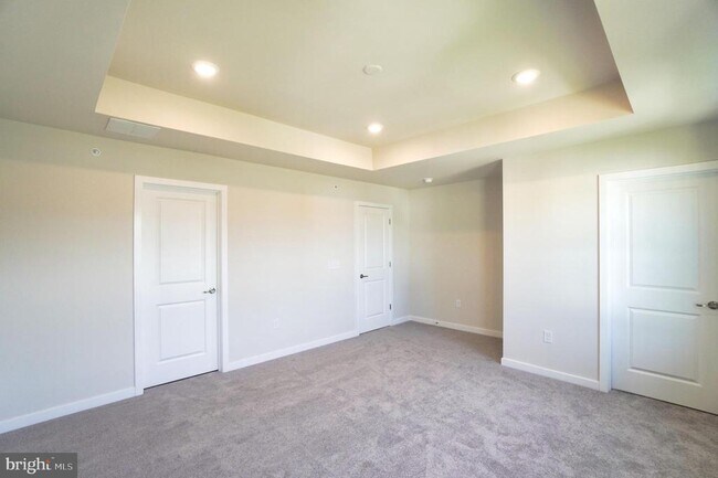 Building Photo - 4823 Lincoln Aly