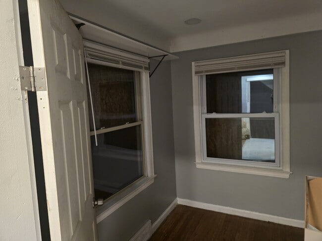 Building Photo - 11911 Lansdowne St