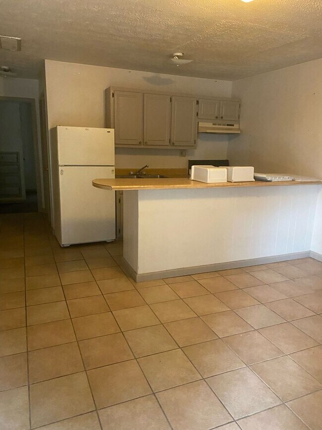 Building Photo - Monthly Paid Rent