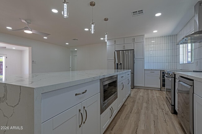 Building Photo - 3035 E Heatherbrae Dr