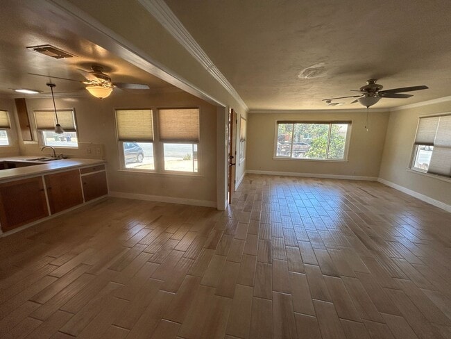 Building Photo - Wow, ready for move in, large updated home...