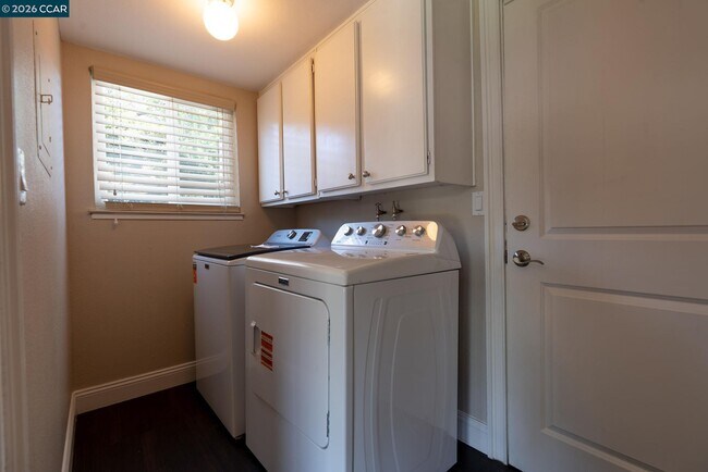 Building Photo - 1359 Shade Oak Ln