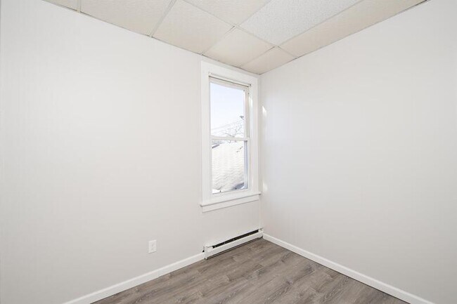 Building Photo - 56 Thompson St