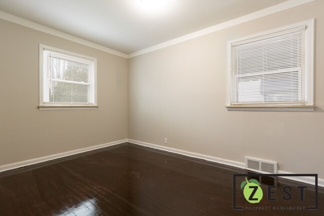 Building Photo - BEAUTIFUL 3 BEDROOM 1 BATH