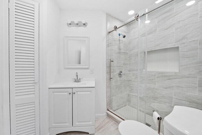 Building Photo - 1433 43rd St