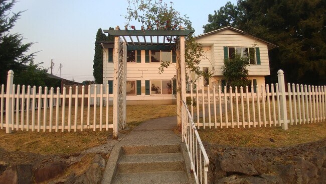 Building Photo - 8629 S Yakima Ave