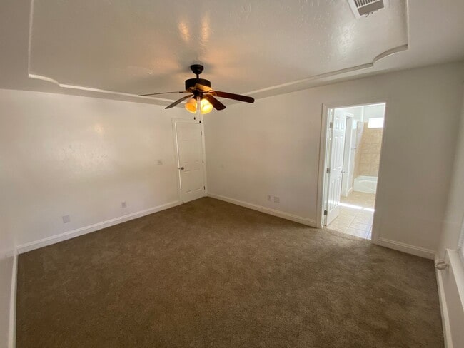 Building Photo - Spacious Exeter Home coming soon!