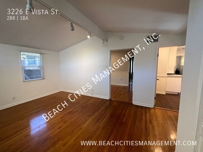 Building Photo - 3226 E Vista St