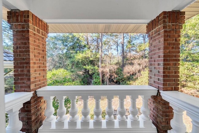 Building Photo - 1524 Glenlake Cir