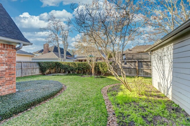 Building Photo - 7111 Glenwood Dr