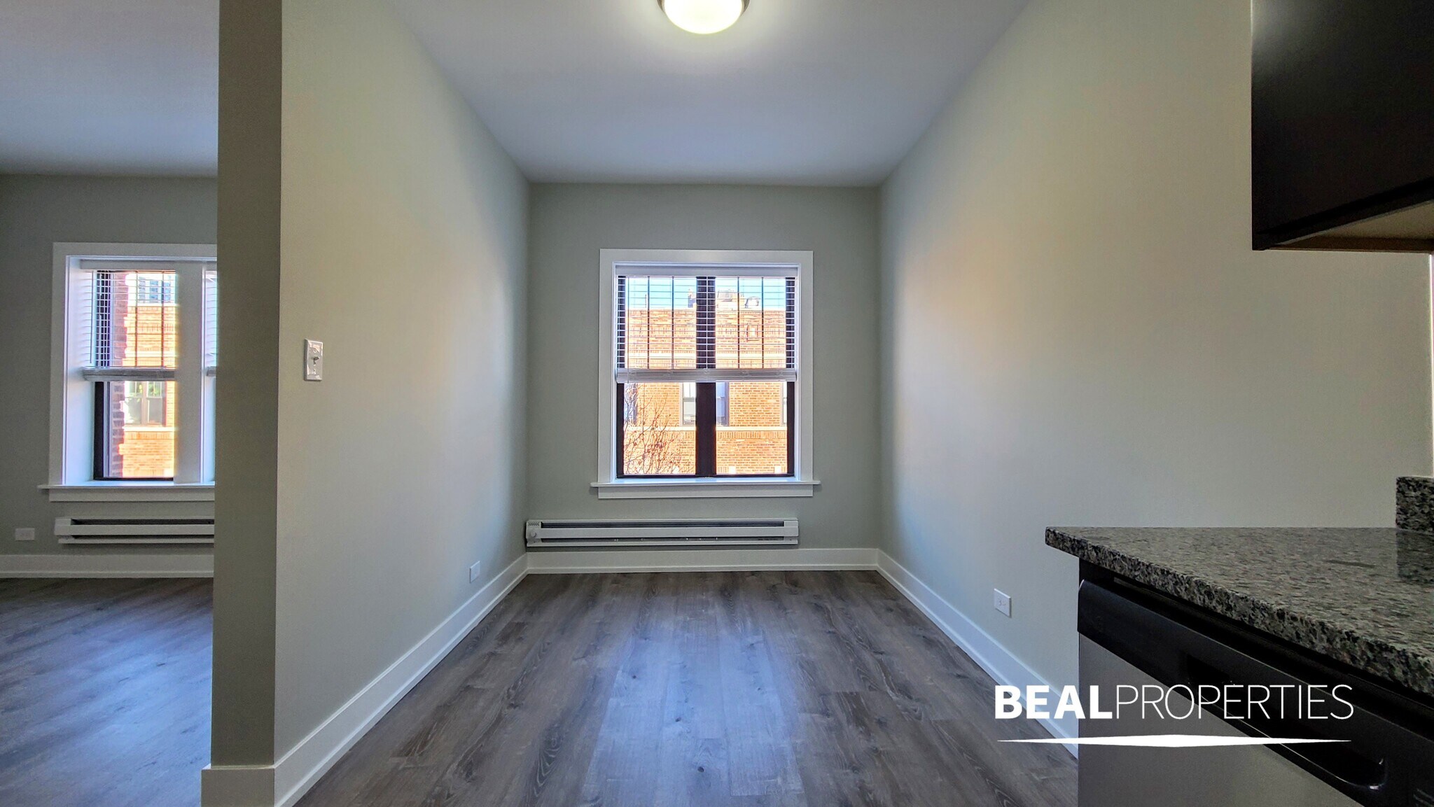 Building Photo - 622 W Cornelia Ave