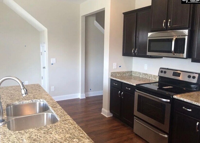 Building Photo - 156 Top Forest Drive