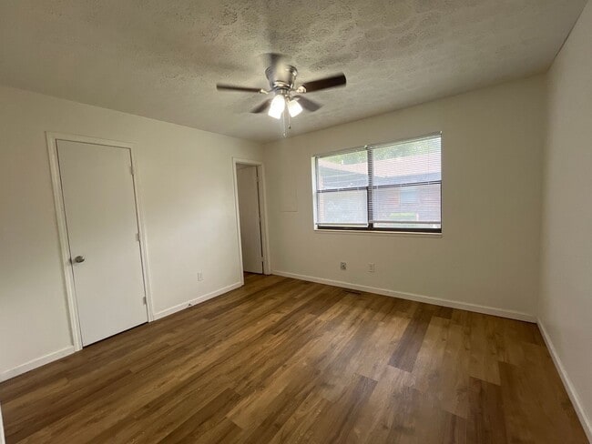 Building Photo - 607/609 W. Edgewood