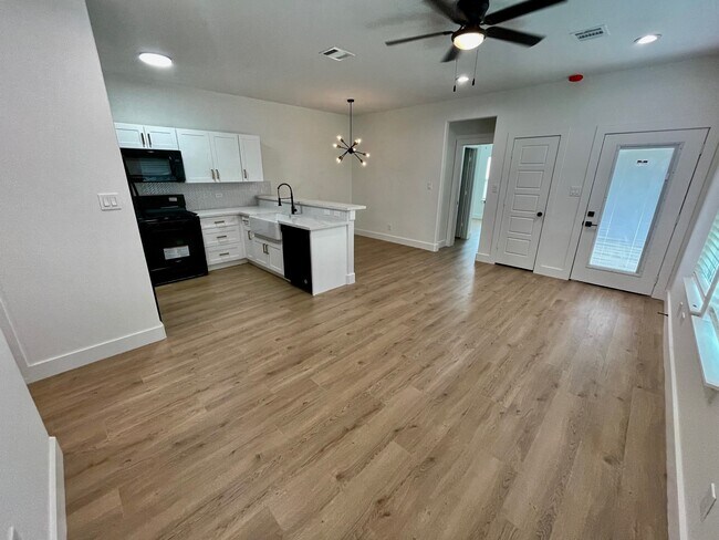 Building Photo - 7205 Tippett St