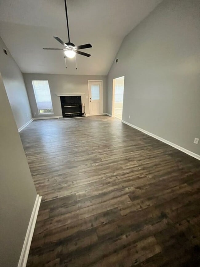 Building Photo - HALF-PRICE RENT for Your First Month: A St...