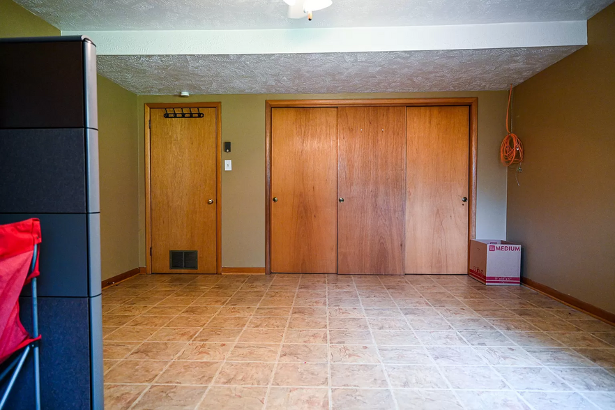 Downstairs Large 5th Bedroom - 200 Suburban Rd