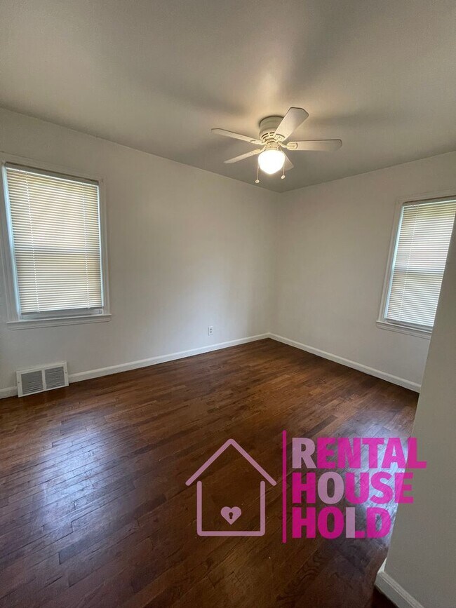 Building Photo - 3-Bedroom 1-Bath Single Family Home Locate...