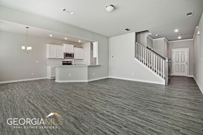 Building Photo - Prime Newnan Location! 2023 build, 3 bedroom townhome within walking distance to Downtown, The LI...