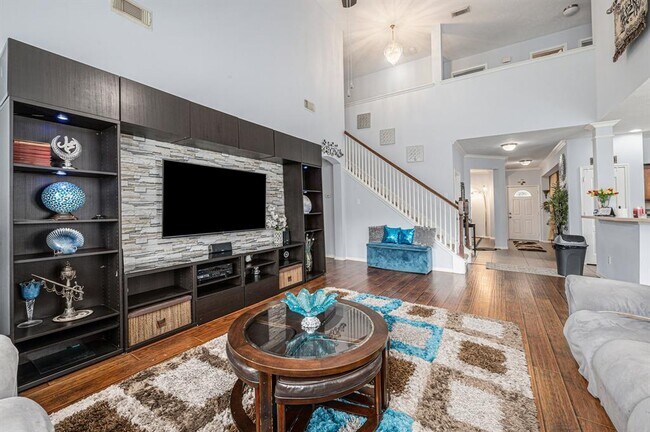 Building Photo - 7010 Paradise Park Bend