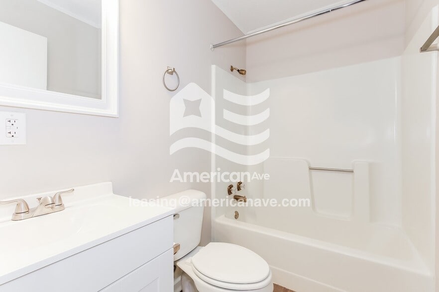 Building Photo - 4378 Saxon Dr