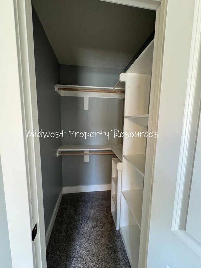 Building Photo - Spacious 4 Bedroom, 2 Bath Home for Lease in Lee's Summit, MO