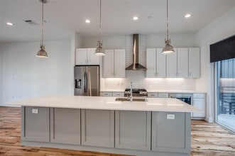 Building Photo - 4426 Cabell Dr