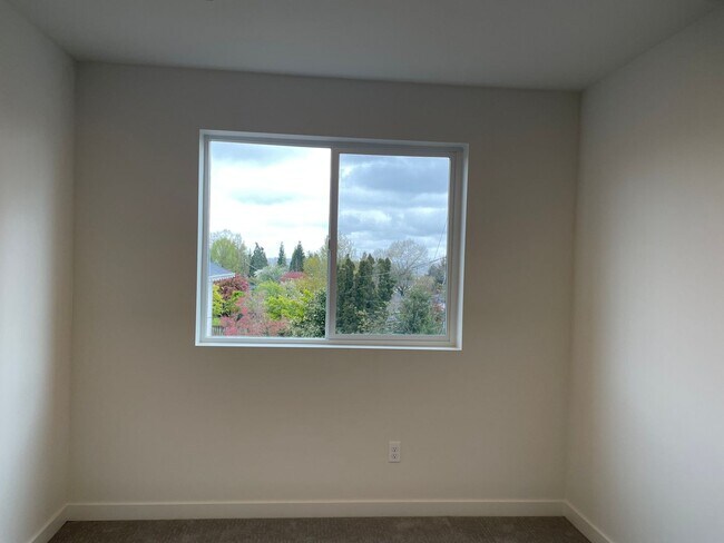 Building Photo - 5575 NE Killingsworth St