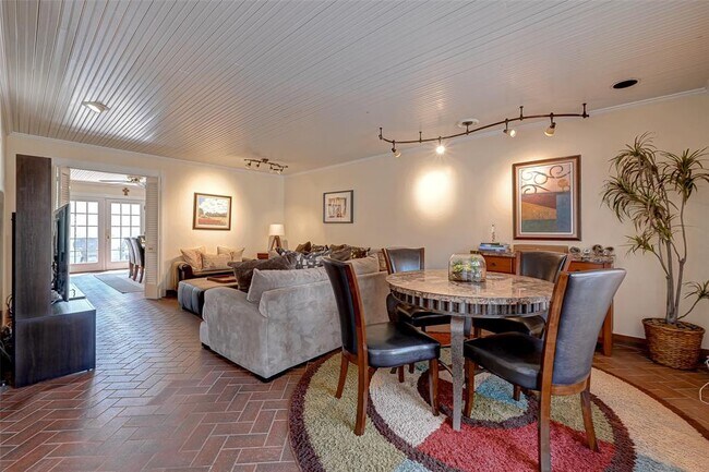 Building Photo - 6329 Del Monte Dr